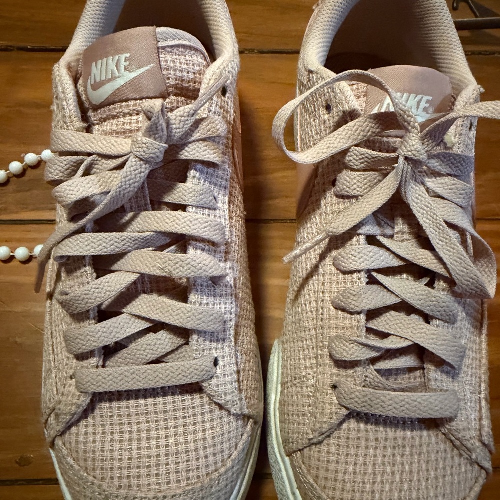 Nike Women’s Sneakers — Dusty Pink Waffle Knit size 7